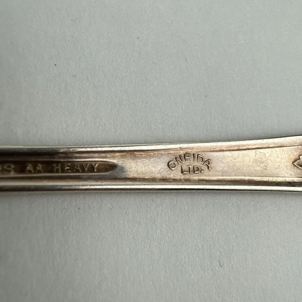 Wm A Rogers 1940 ARTISTIC Pattern Sugar Spoon & Butter Knife Oneida Ltd